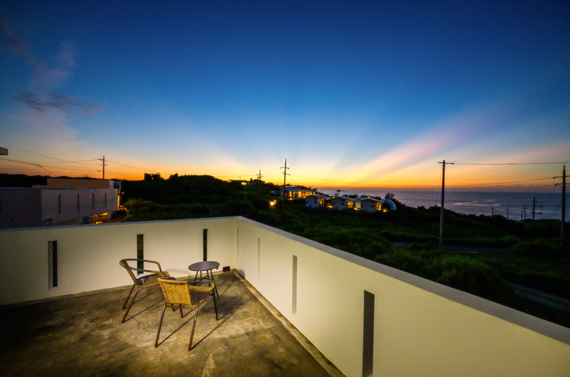 リゾートとワーケーションを存分に堪能するアバンダンス沖縄のゲストルームやんばるのご紹介